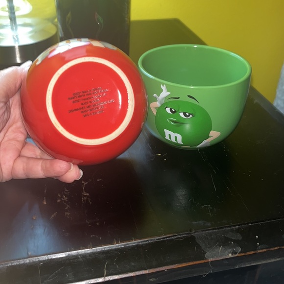 Set of two M & M bowls green and red - Picture 3 of 6